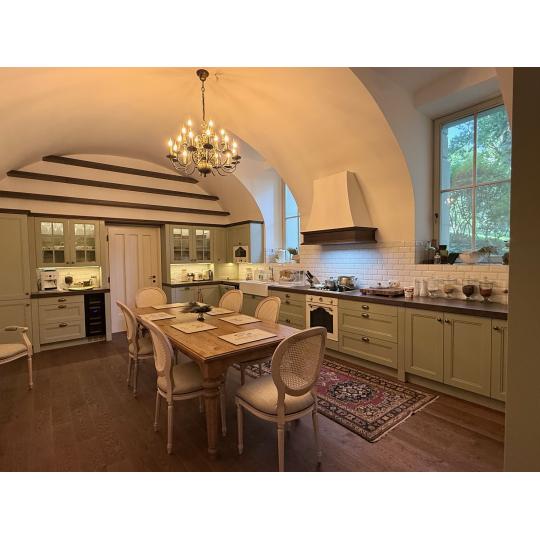 mediterran zold konyha provence stilusu konyhabutor gyartas klasszikus country zold olviazold.jpg